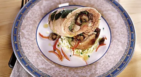 Turkey stuffed with champignons and savoy cabbage