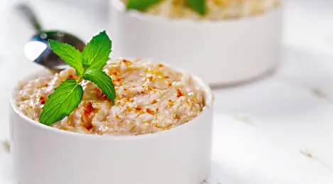 Cottage cheese honey cream with apple