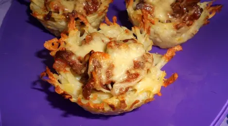 Potato baskets with meat and cheese