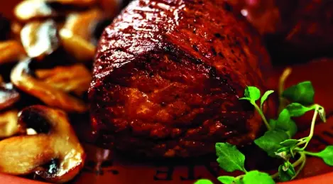 Reh mit Preiselbeersauce