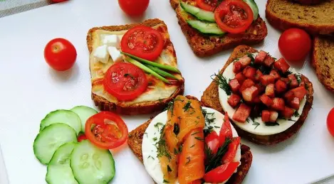 Sandwiches on crispy toast