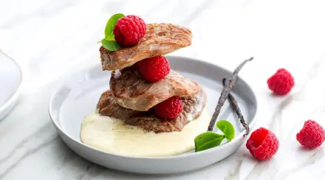 Turkey with raspberries and vanilla flavor