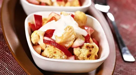 Cauliflower salad with walnuts