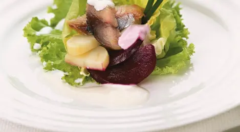 Salad of smoked mackerel with new potatoes