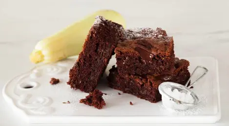 Chocolate pie with zucchini