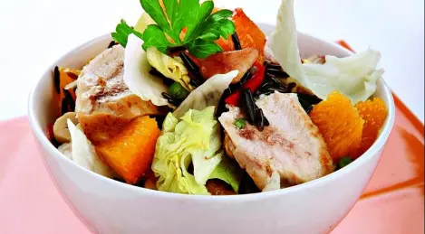 Chinese wild rice salad with chicken