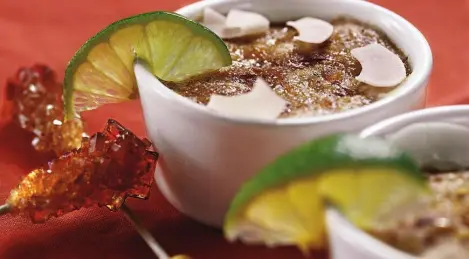 Tropical cream of bananas with coconuts