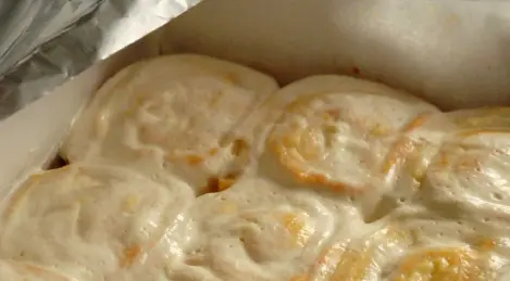 Hüttenkäse "Locken" in Sauerrahmfüllung