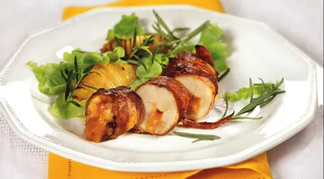 Chicken rolls in bacon