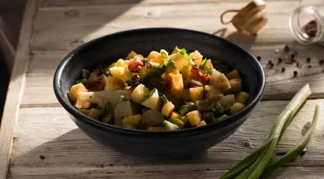 Jerusalem artichoke salad with cracklings and croutons