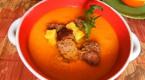 Pumpkin-carrot soup with oranges and ginger
