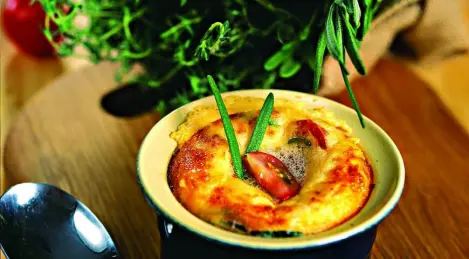 Soufflé Suluguni aux tomates et pepperoni