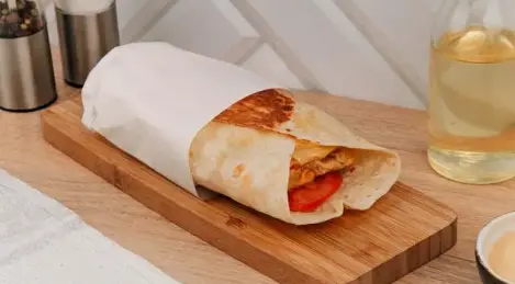 Tortilla avec pommes de terre rissolées et œuf