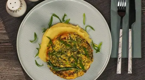 Lachssteak in Sahnesauce mit Kartoffeln und Zitronensaft