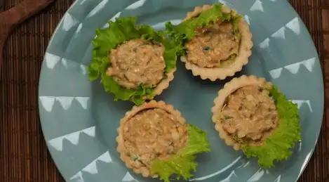 Tartelettes au foie de morue et concombre