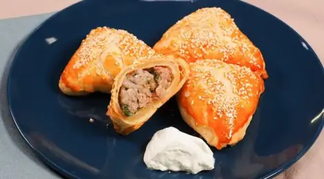 Samsa with minced meat