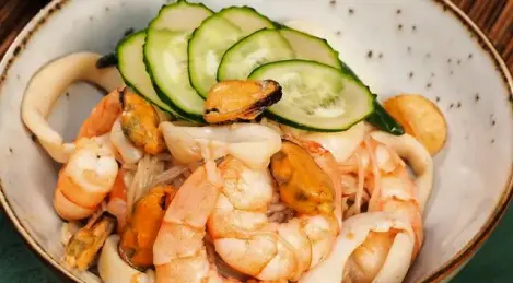 Wok con frutti di mare