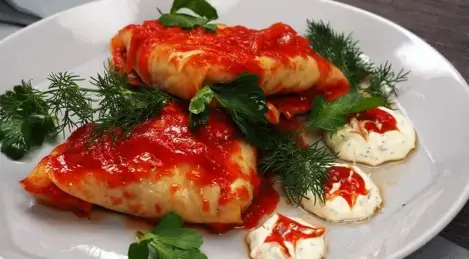 Kohlrouladen in Tomatensoße