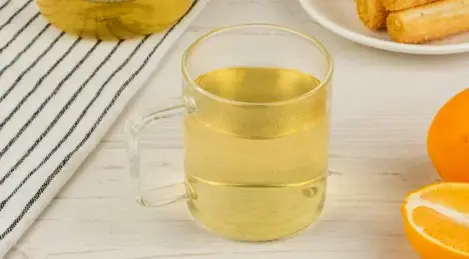 Grüner Tee mit Zitrone