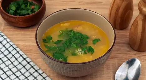Pea soup with stewed meat