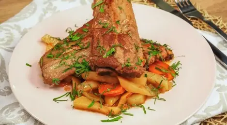 Costillas en un caldero