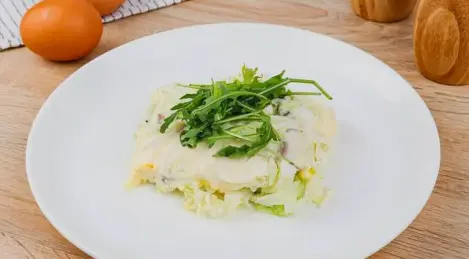 Salad with tuna and Chinese cabbage