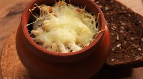 Julienne mit Milch und Hühnchen