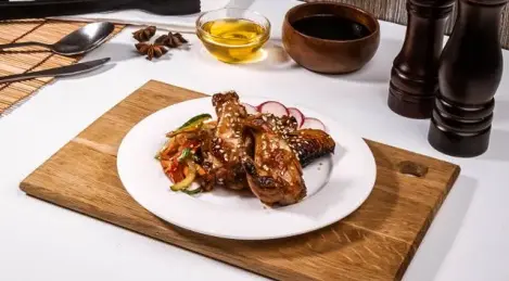 Alitas de pollo en salsa de soja y miel