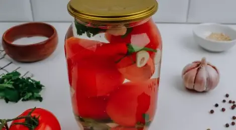Tomaten im Glas, kalt gesalzen