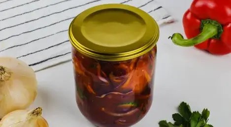 Cucumber and Cabbage Salad for the Winter