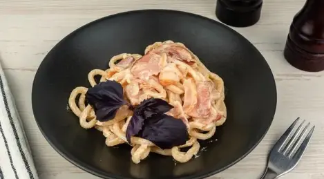 Eiernudeln mit Speck
