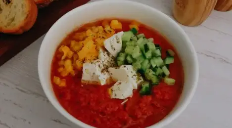 Zuppa di gazpacho con feta