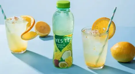 Punch al tè con limone e arancia
