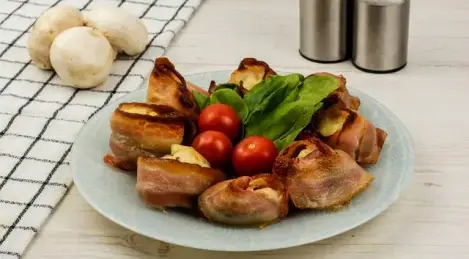 Champignons with chicken and bacon