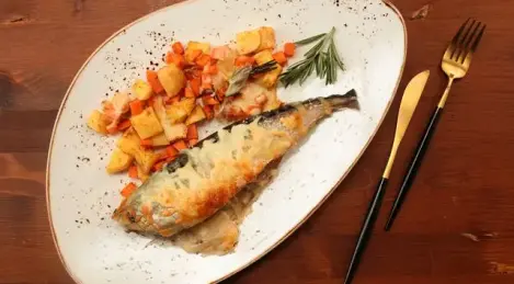 Caballa al horno con patatas