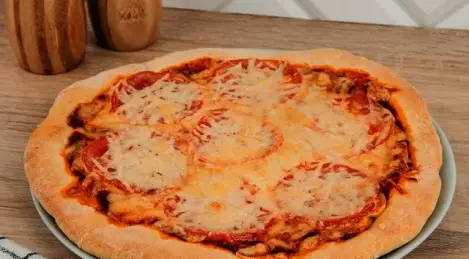 Pizza mit Käse