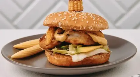 Sandwich with shrimp, avocado and baby corn