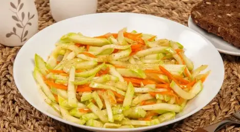 Zucchine marinate alla coreana