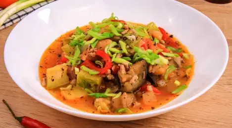 Stufato di verdure con carne macinata