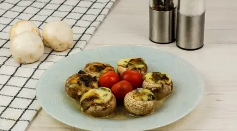 Champignons with cream cheese and spinach