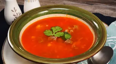 Sopa de garbanzos y carne de res