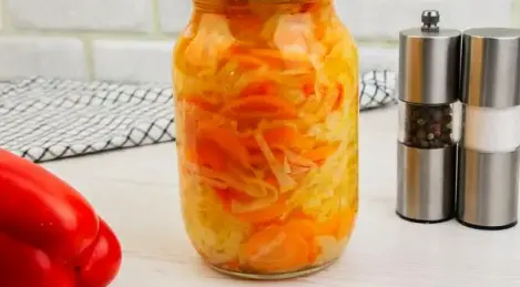Cabbage with bell pepper for the winter