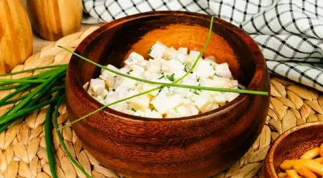 Ensalada con jamón y setas encurtidas con miel