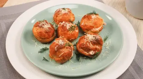 Profiteroles mit Lachs