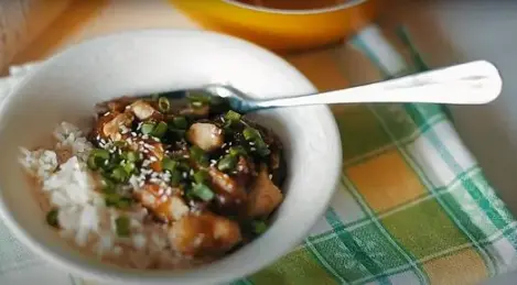 Pollo en salsa de naranja