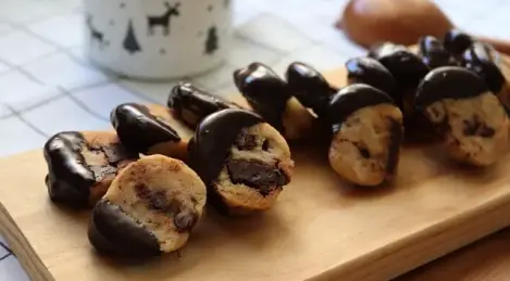 Biscotti di pasta frolla al cioccolato