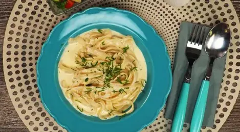 Fettuccine pasta with creamy sauce