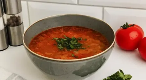 Kohlsuppe mit Tomatenmark