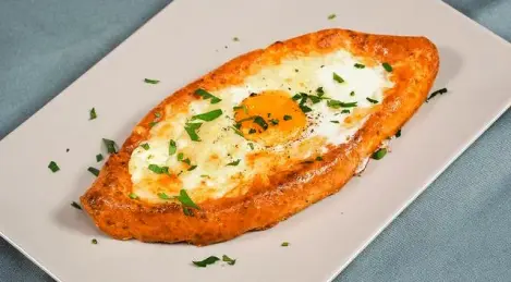 Khachapuri sano con formaggio