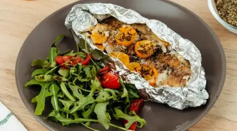 Pollock baked in cream and cherry tomatoes